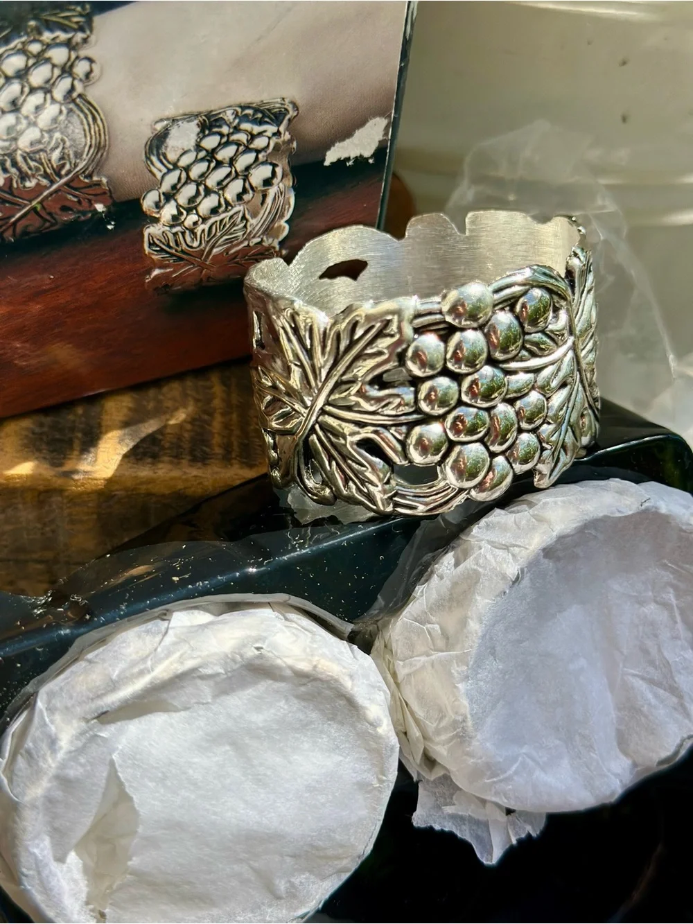 Godinger Silver Plated Grape Vine Napkin Rings Set of 4 w/ Box